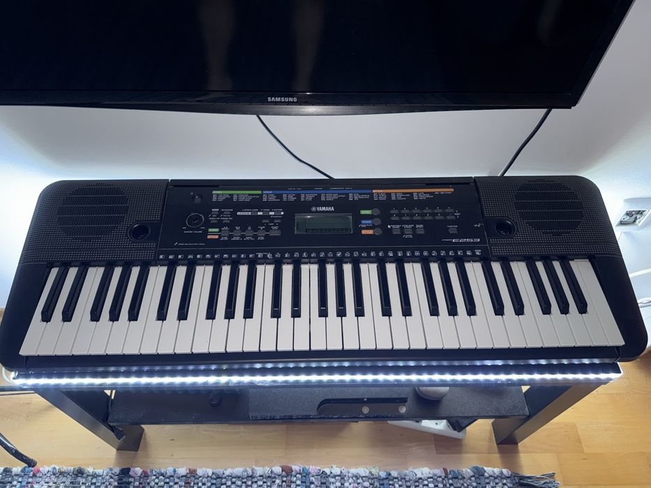 Teclado Yamaha – 61 teclas – Bom estado