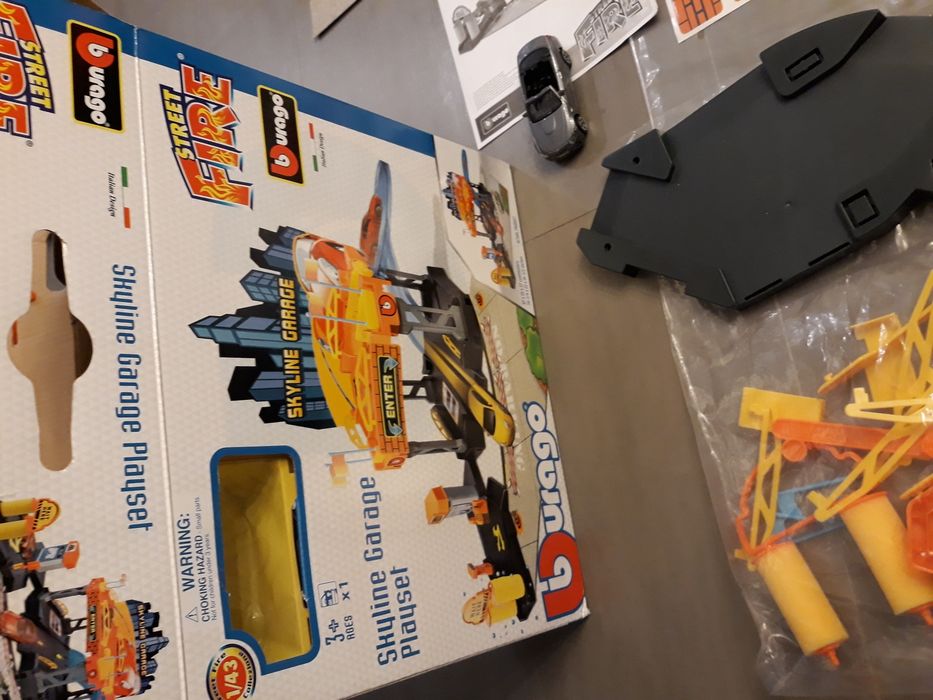 Estação serviço Burago 1/43 NOVO