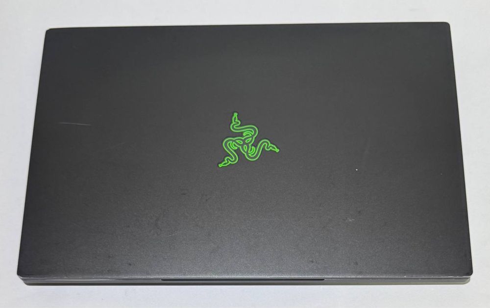 Razer Blade 15/i7-9750H / 32 GB DDR4 / 1000 GB SSD / nVidia GeForce RTX 2070 Max-Q