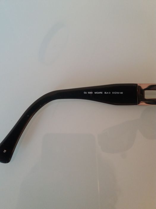 Óculos de sol de senhora pretos Guess