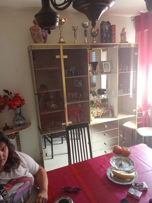 Estou a vender um móvel de sala
