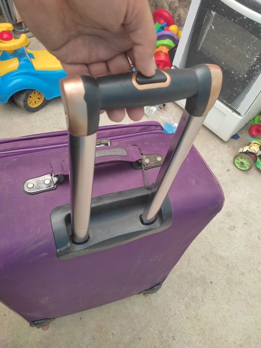 Продам величезну сумку на колесиках з вихідною ручкою