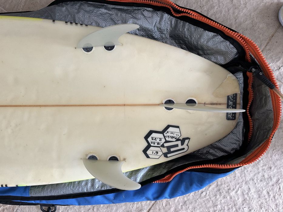 Prancha de surf 6’1 com acessorios incluidos