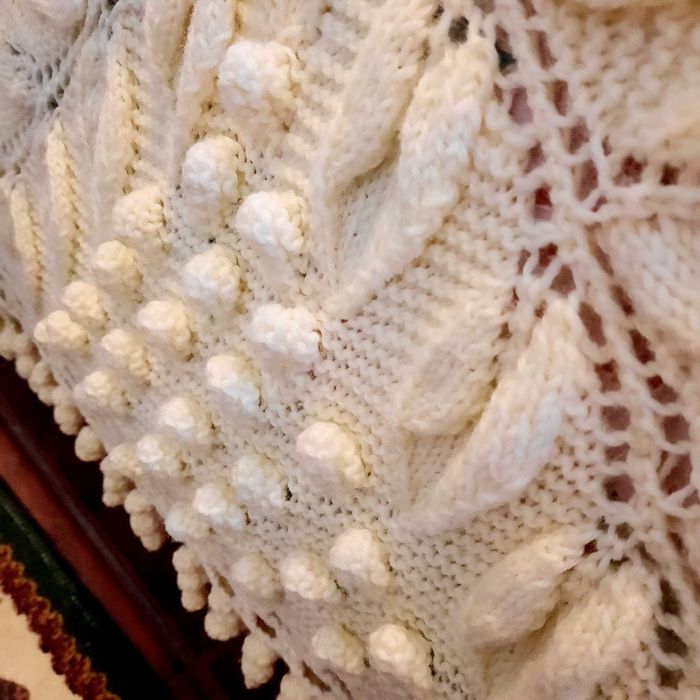 Colcha de cama de casal em renda, feita a 2 agulhas, linha