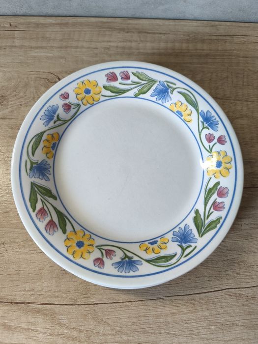 Набір керамічних тарілок