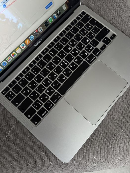 Apple MacBook Air 13" 2020 Intel Core i3 8GB RAM 250GB SSD