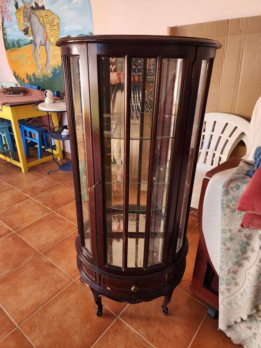 Móvel Vitrine em Madeira
