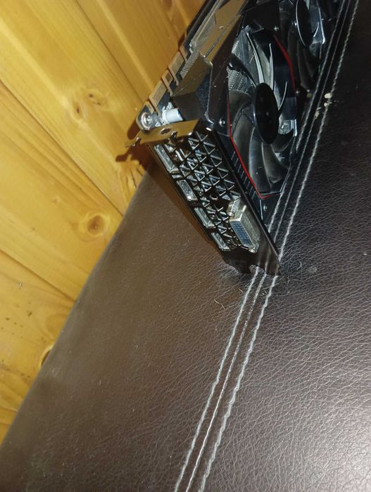 GTX 1080 TI 11 GB працює на рівні RTX 3060 TI відео в ідеалі доглянута