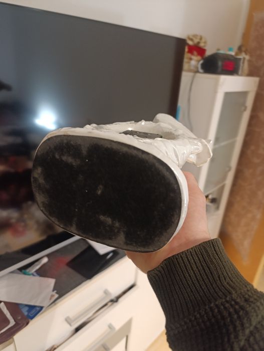 Фарфоровые голуби,часы.