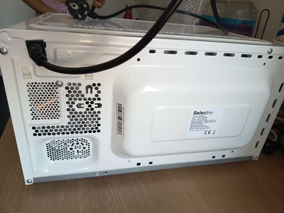 Microondas Selecline Modelo P70T20L-V7