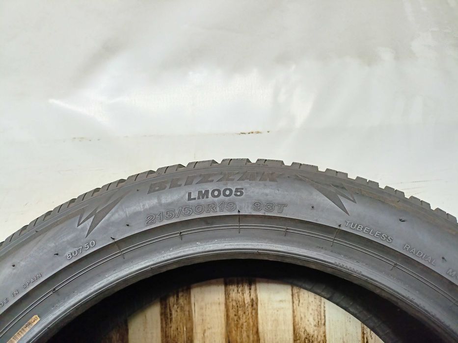 Bridgestone Blizzak LM005 215/50/19 2024rok 93T 2*8mm 2*7,8mm (4822)