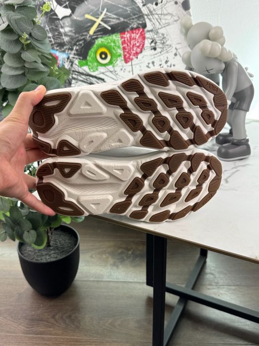 Кросівки Hoka Clifton 9 40.5 розмір Е16064