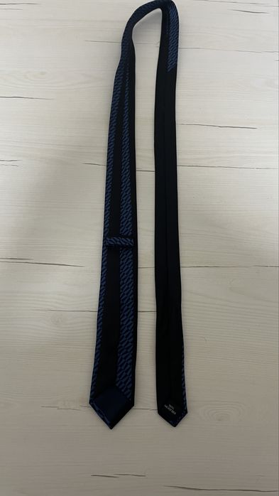 Gravata preta com detalhe azul | Moderna e versátil