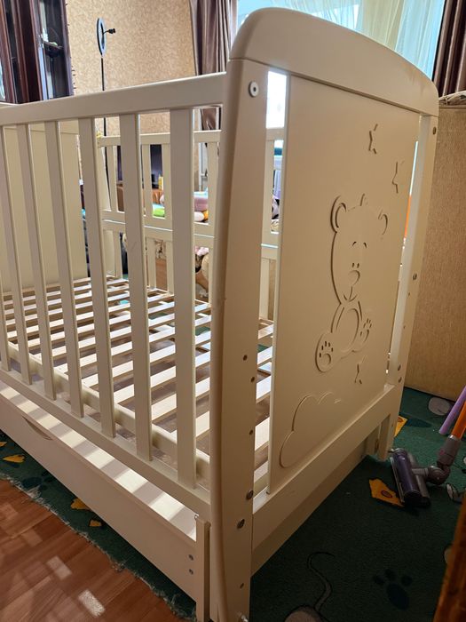 Дитяче ліжечко з шухлядою і маятником