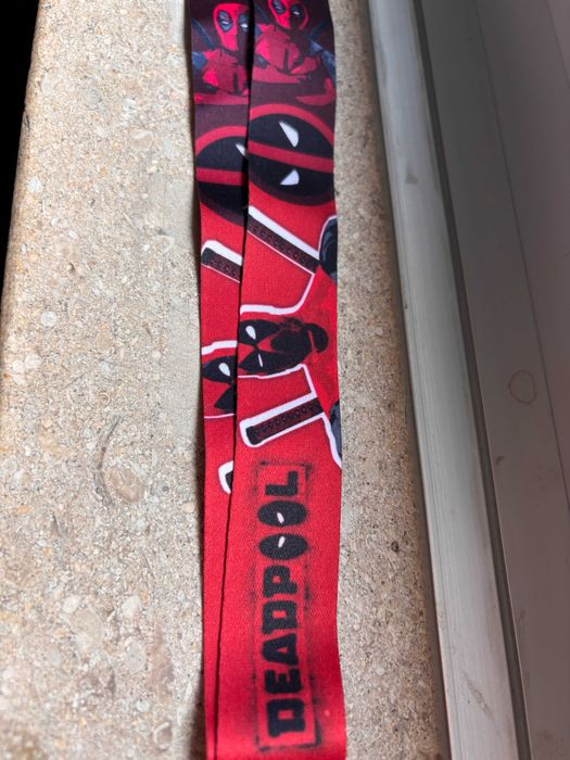 Fita Porta-Chaves / Porta-Cartões – Deadpool Clássico