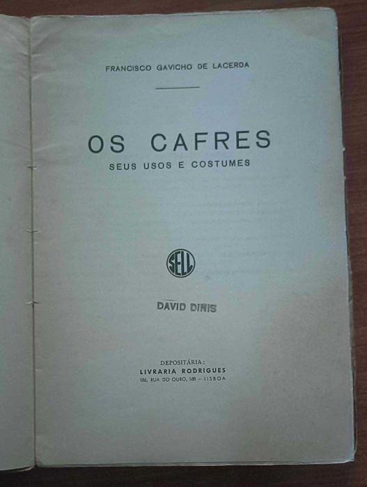 Os cafres, seus usos e costumes por Francisco Gavicho de Lacerda (1944)