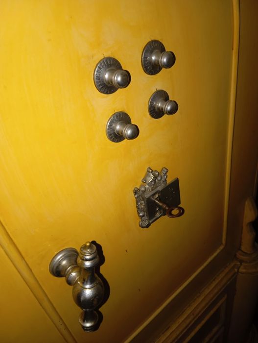 Cofre Antigo em Ferro