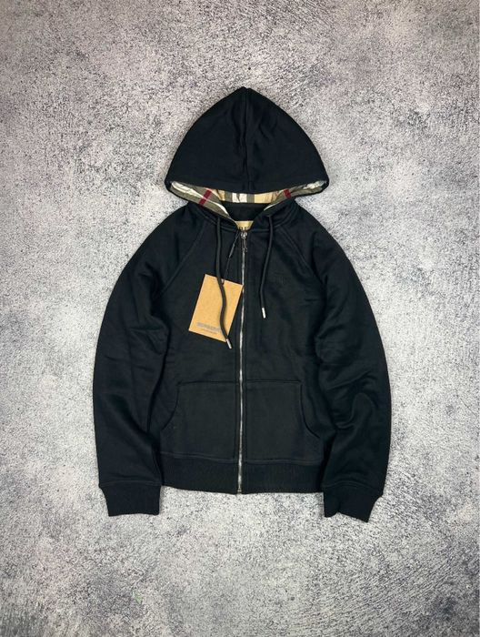 Кофта Burberry.