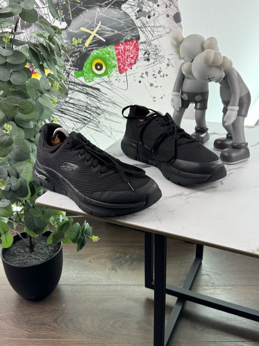 Кросівки Skechers Arch Fit 41 розмір Е12921