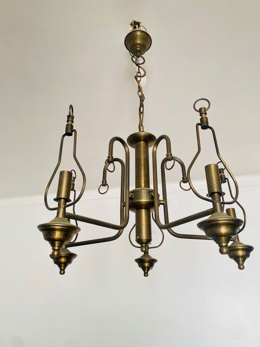 Candeeiro de teto em cor bronze com opção de colocar copos de vidro