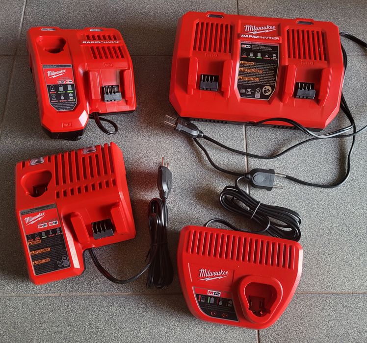 Зарядний пристрій milwaukee м12 M18