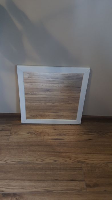Lustro w białej ramie 45 cm. × 45 cm.