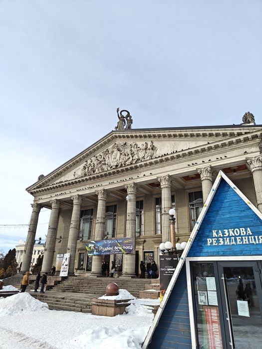 Оренда велика квартира в центрі міста.