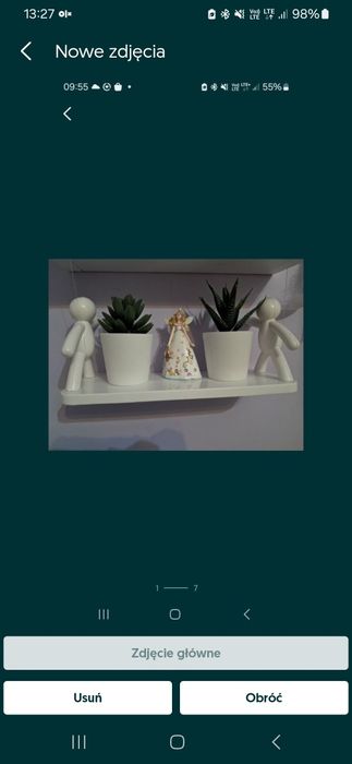 Biała plastikowa półka wisząca