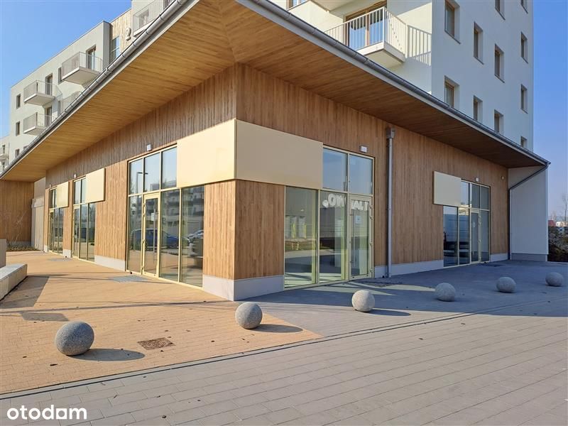Lokal 50 m2, na parterze, z dużymi witrynami