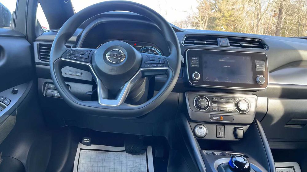 Nissan LEAF S      2022