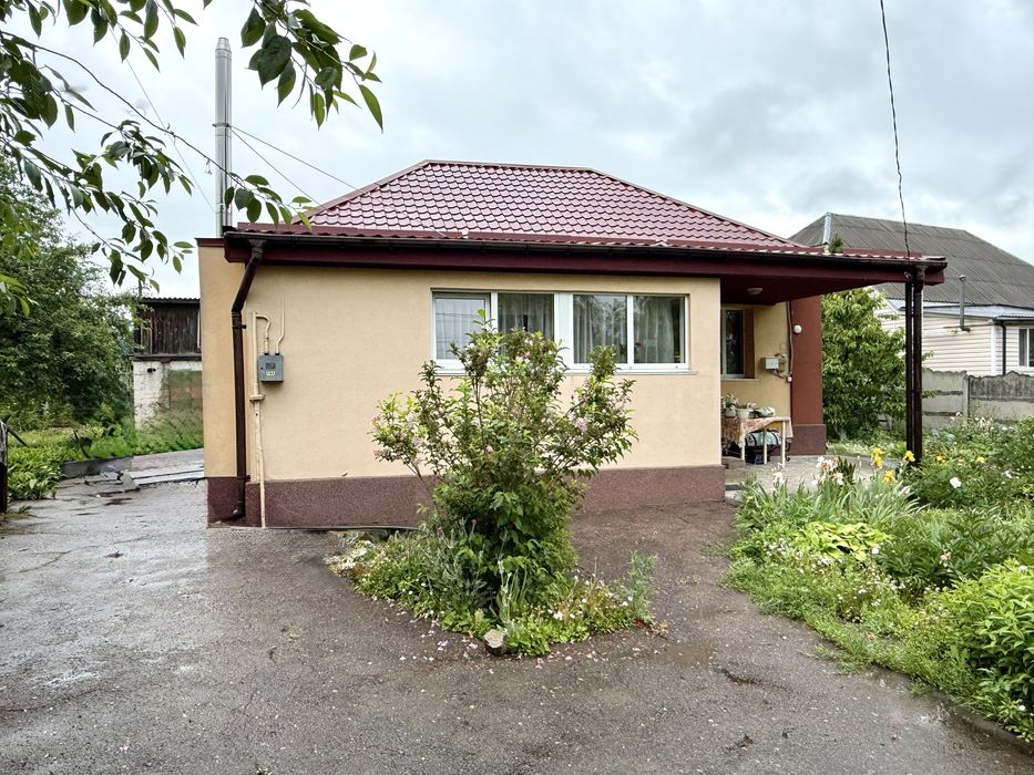 Будинок біля озера