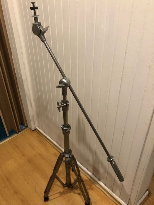 Statyw do talerza łamany.