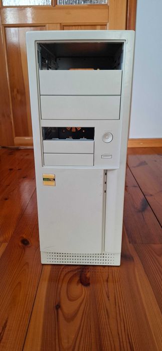 Retro obudowa komputerowa ATX