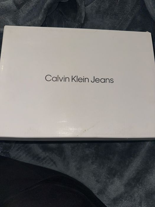 Продам кроссовки calvin klein