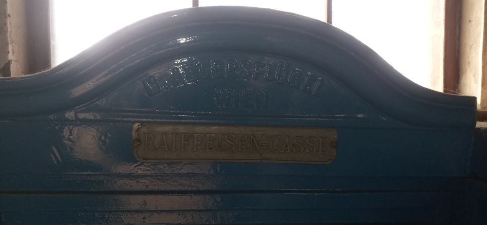 Антикварний сейф RAIFFEISEN-CASSE.