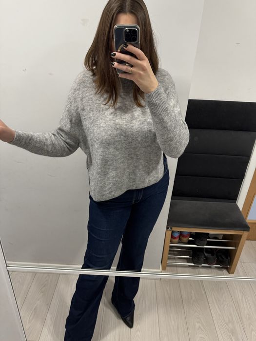 Szary sweter sweterek oversize pudełkowy fason