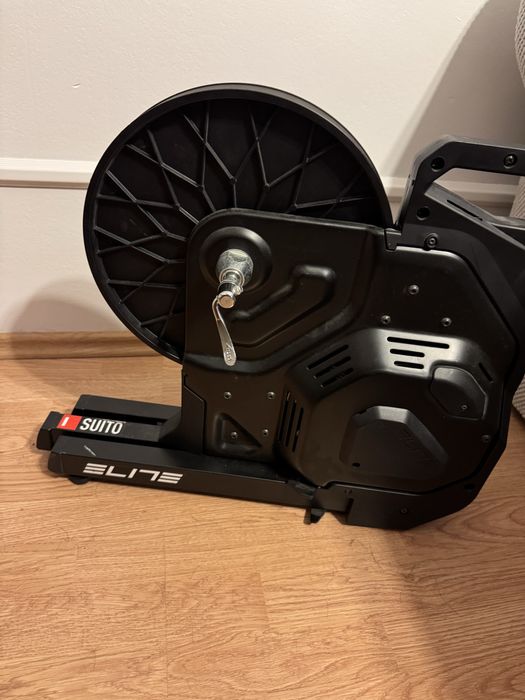 Trenażer rowerowy Elite Suito