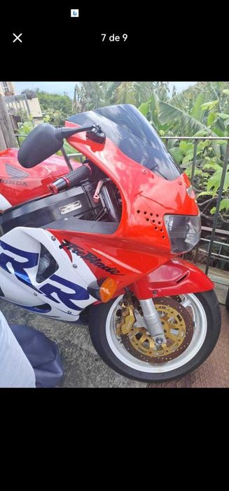 Honda CBR 900RR Fireblade – Potência e Estilo Clássico!