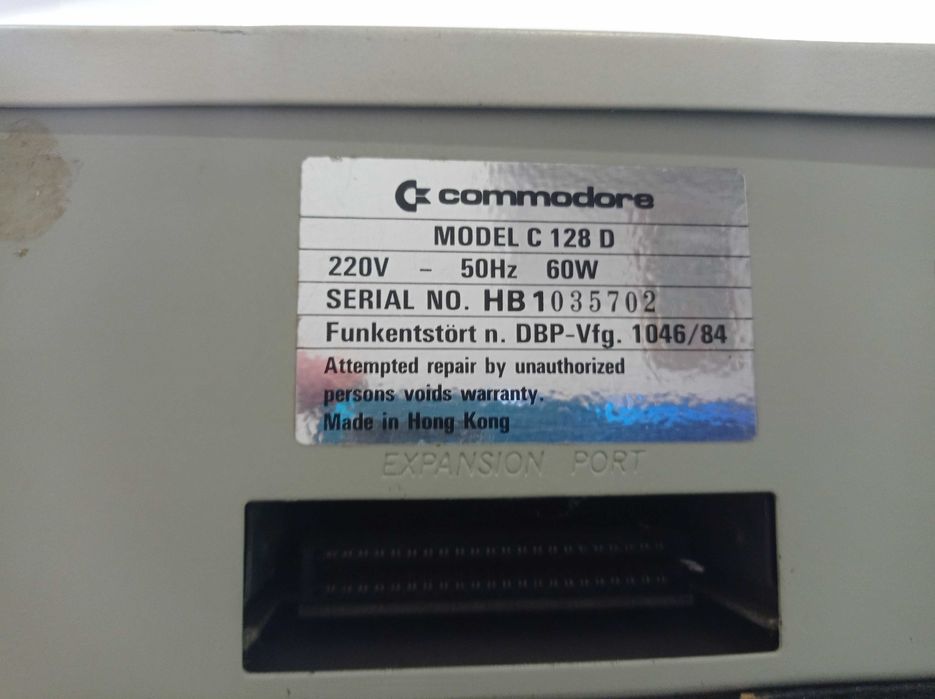 Commodore 128D bez klawiatury