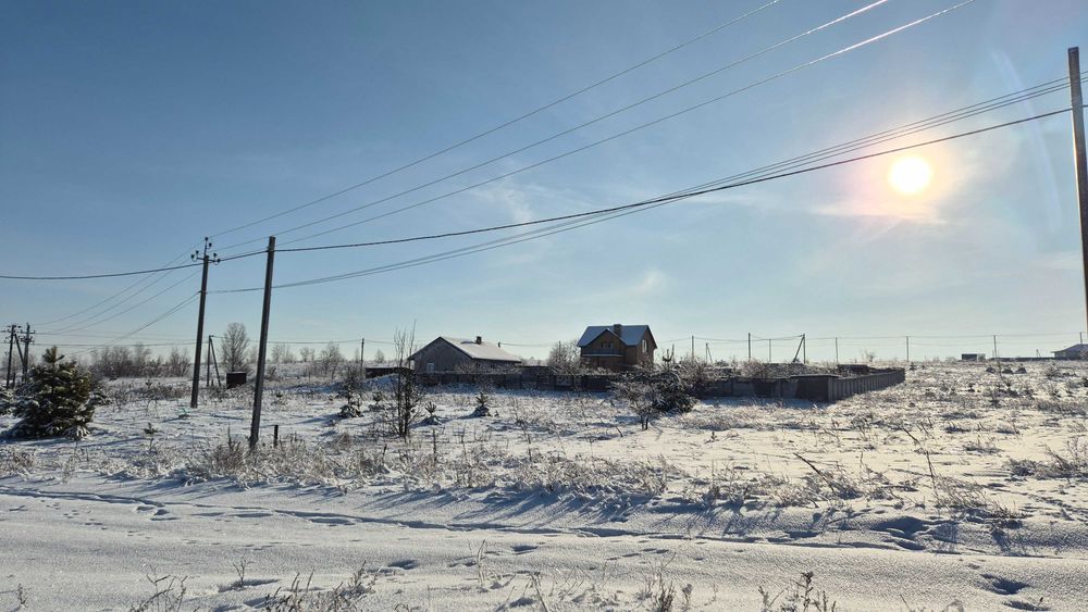 Ділянка під будинок біля озера, поряд ліс