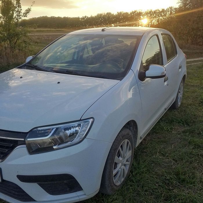 Renault logan біла