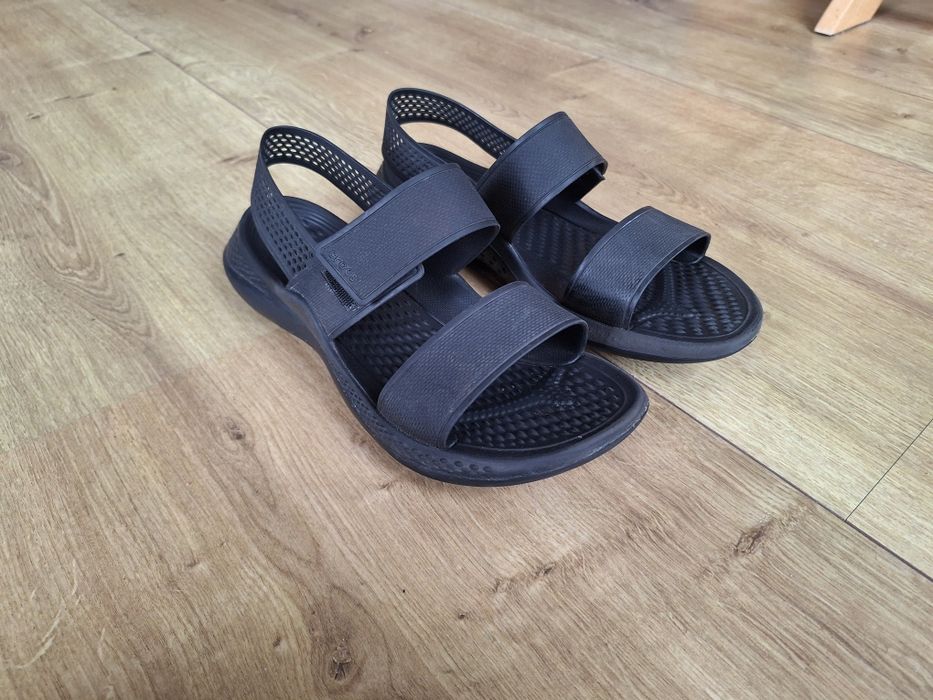 Sandały Crocs czarne  W6 (36-37)