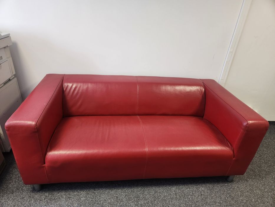 Skórzana sofa IKEA – Czerwona, elegancka, bardzo wygodna!