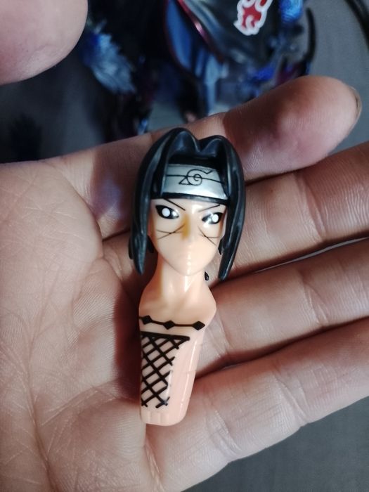Figurka itachi uchiha