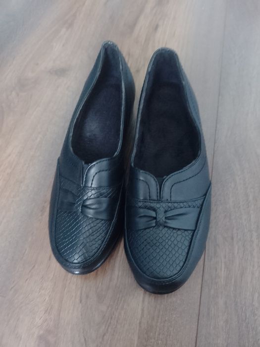 Sprzedam    Buty    damskie