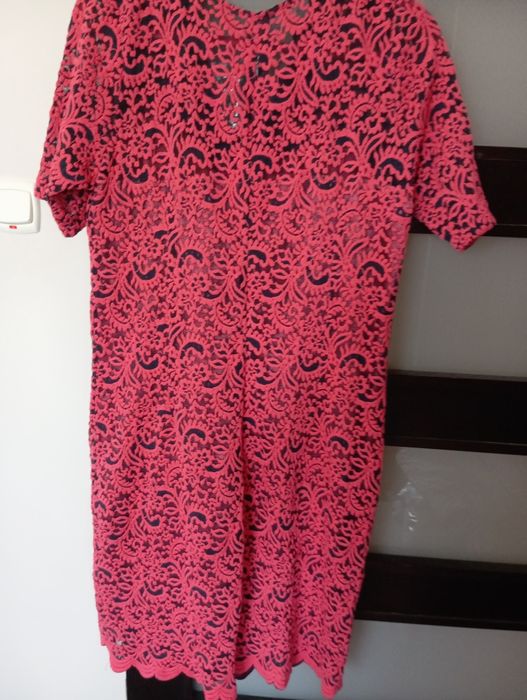 Elegancka koronkowa malinowa