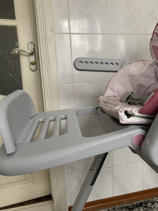 Годувальний стілець-в чудовому стані Італійського виробництва