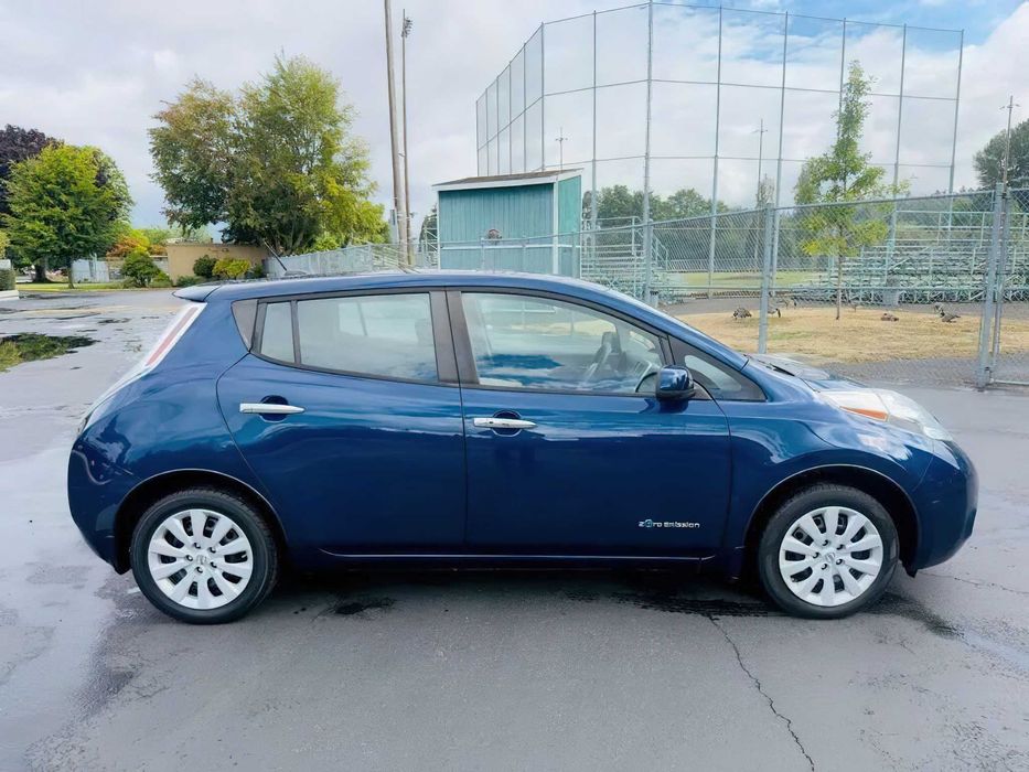 Nissan LEAF S      2017