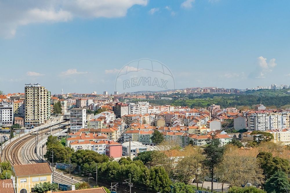 Apartamento T2 para venda — Massamá E Monte Abraão, Lisboa