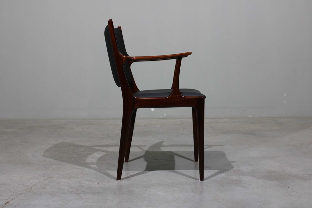 Cadeirão Johannes Andersen em mogno